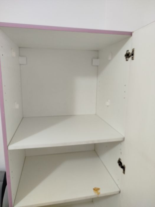 Móvel IKEA com 2 prateleiras e 1 gaveta