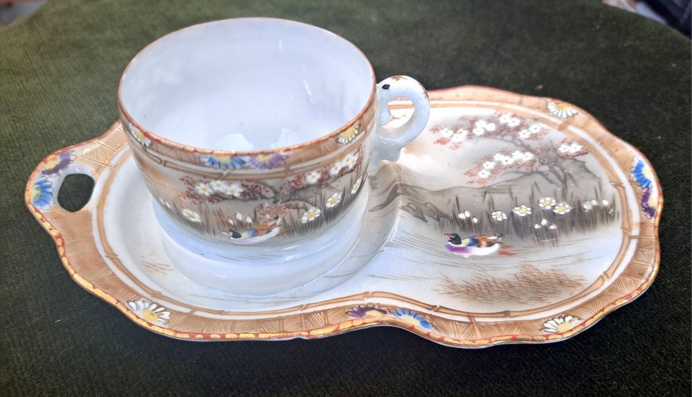 Chávena e prato antigo pintado à mao