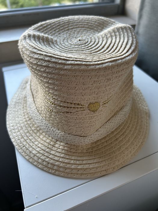 Roupa chapeu e sapatos piscina praia