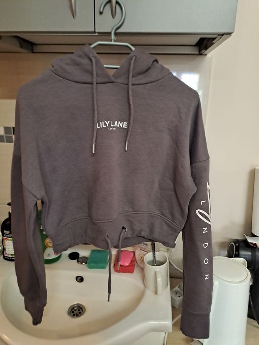 Krótka bluza z kapturem. Rozmiar S. Stan bardzo dobry