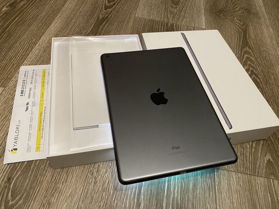 Продам iPad 8th 10ʼ2 Space Grey