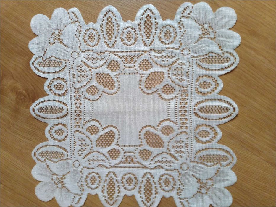 Komplet nowych serwetek ecru