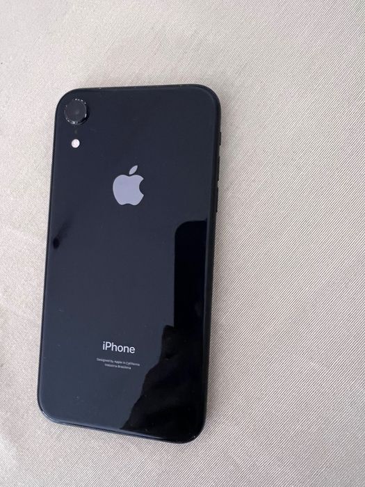 iPhone XR 64G, bateria 74%. Poucos riscões.