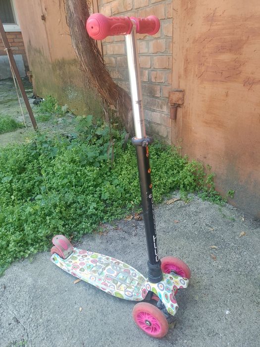 Дитячий самокат.