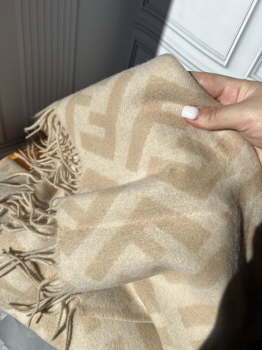 Шарф Fendi жіночий оригінал