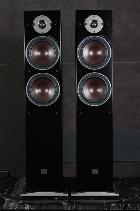 Dali OBERON 7 Czarny Kolumna Podłogowa Outlet 1szt