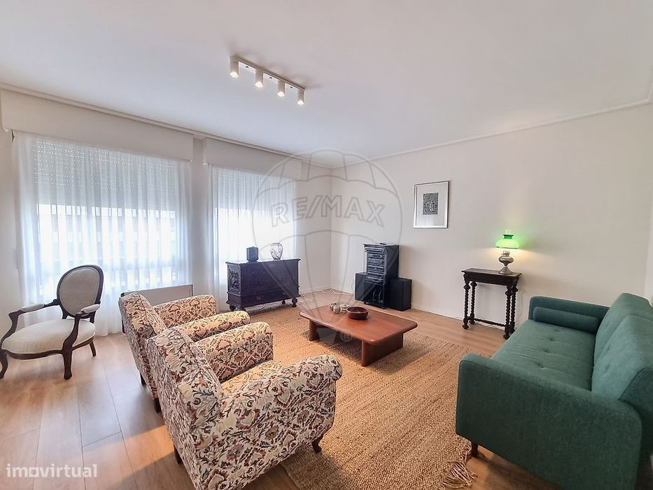 Apartamento T4 para arrendamento