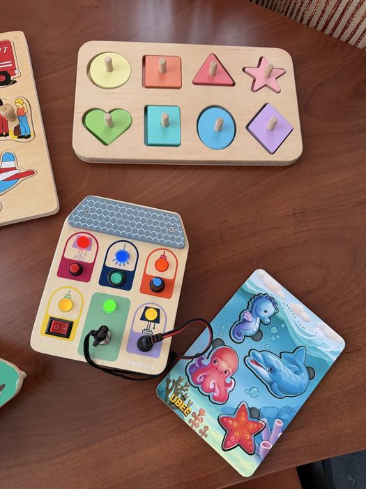 Монтесорі пазли та іграшки