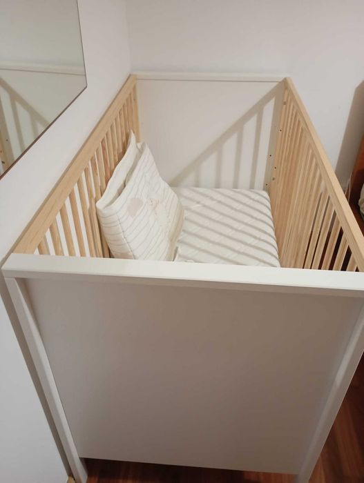 Berço De Madeira Convertível Mia Branca + colchão (como novos)