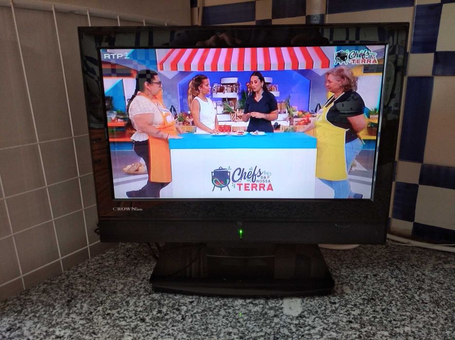 Televisor Crown LCD 16"