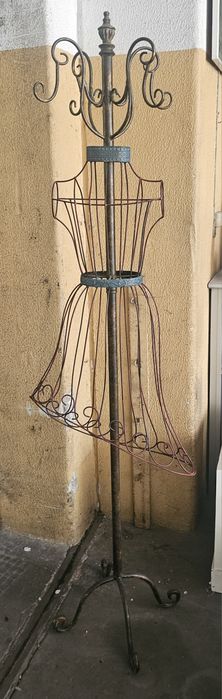 Manequim Decorativo Vintage em Ferro Aramado – Estilo Art Déco / Provençal