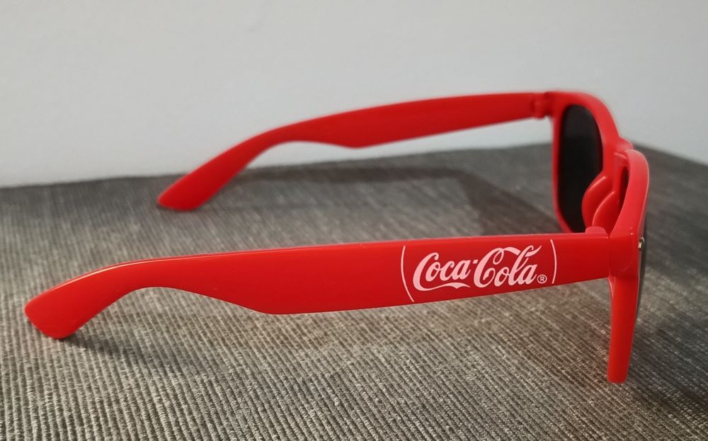 Okulary przeciwsłoneczne z logo Coca-Cola