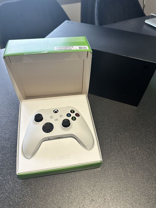 XBOX series X , 2 pady ,1TB dysk