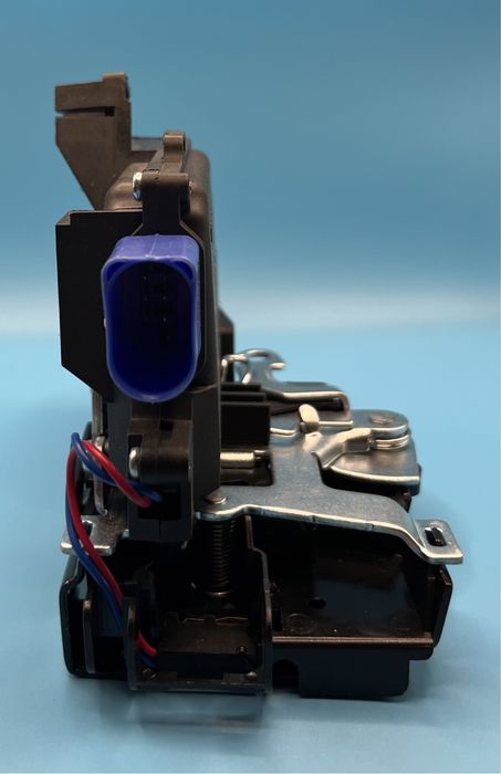 Замок дверей задній правий VW Golf 5, Jetta, Passat, Touran, Skoda Octavia A5 (7 pin)