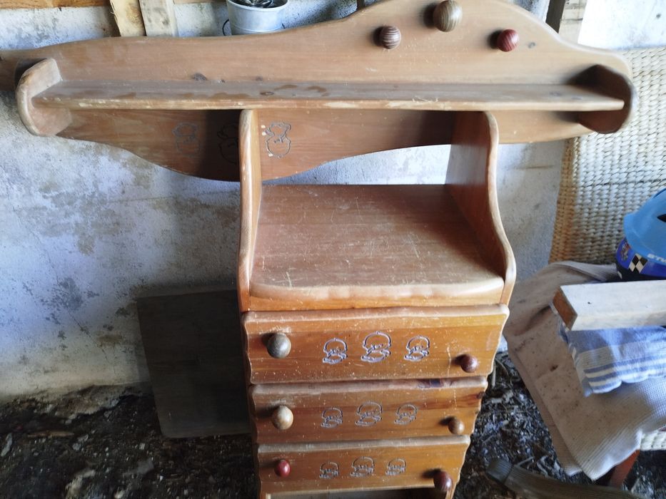 Cómoda e prateleira