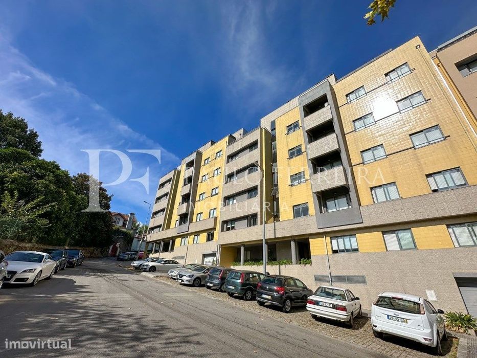 Garagem fechada no centro de Famalicão