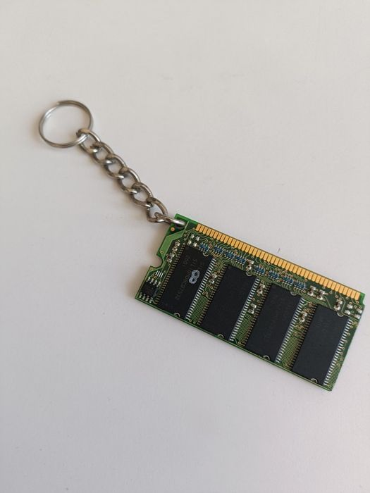 Breloczek z pamięci RAM komputera. Dla informatyka programisty