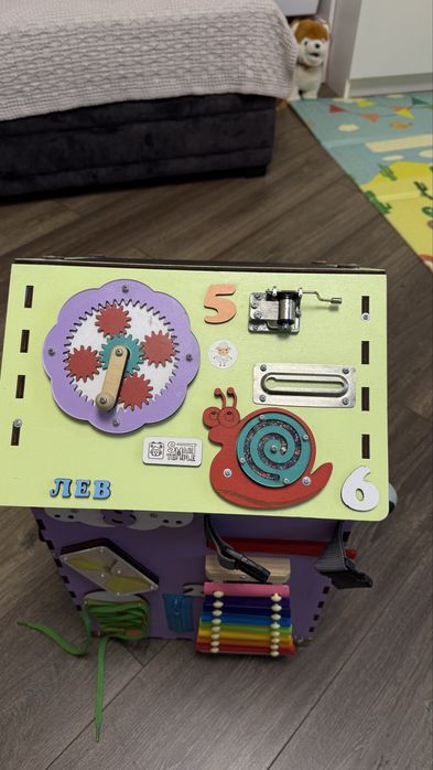 Бізіборд будиночок