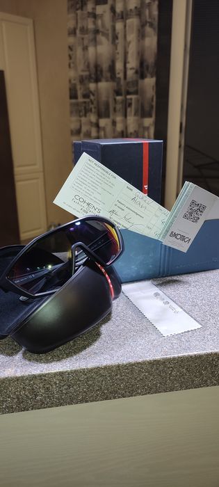 Продаю новые оригинальные очки Prada!