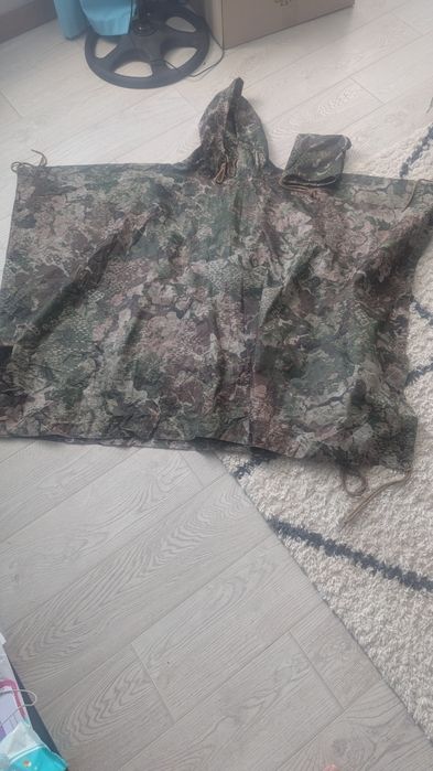 Панчо від доща і вітру