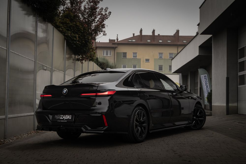 Auto samochód do ślubu BMW 7 z kierowca