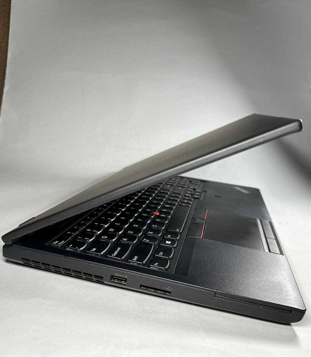Ноутбук Lenovo ThinkPad P52/i7-8850H/32GB/NVIDIA Quadro P1000(4GB)