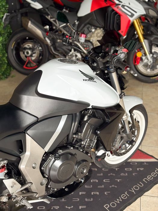 Honda CB1000R Leo Vince