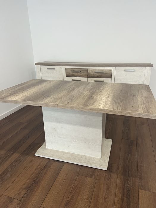 Conjunto sala jantar. Mesa aparador e cadeiras