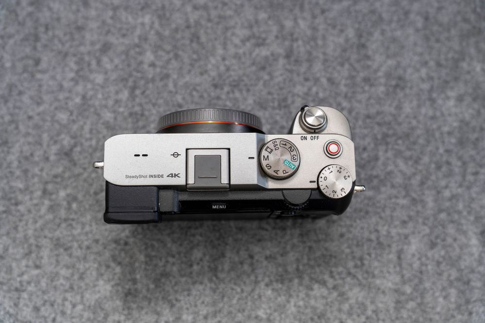 Sony A7C bezlusterkowiec + klatka