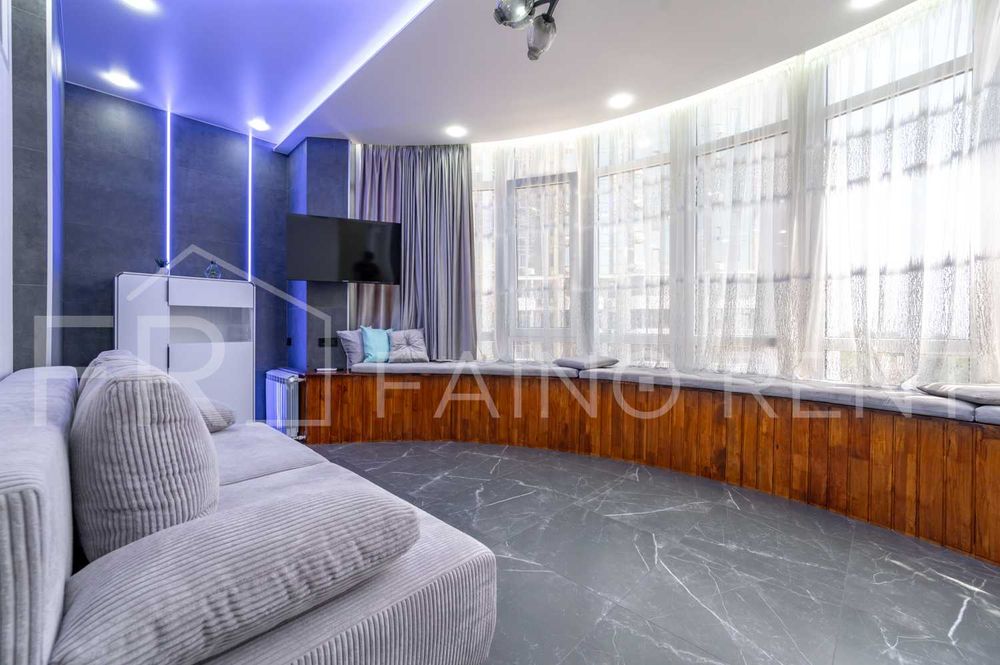 Панорамний вид моря, 2 спальнi + зала/5010