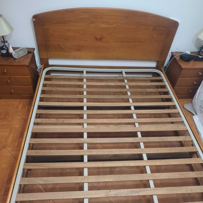 Cama de casal em cerejeira