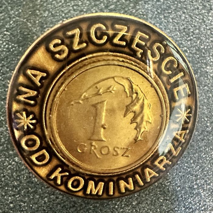 Przypinka wpinka od kominiarza na szczęście.
