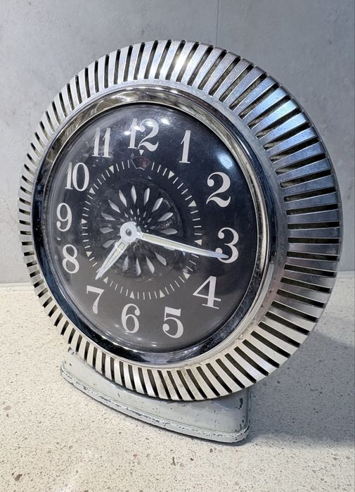 Relógio despertador com efeito caleidoscópico dos anos 60