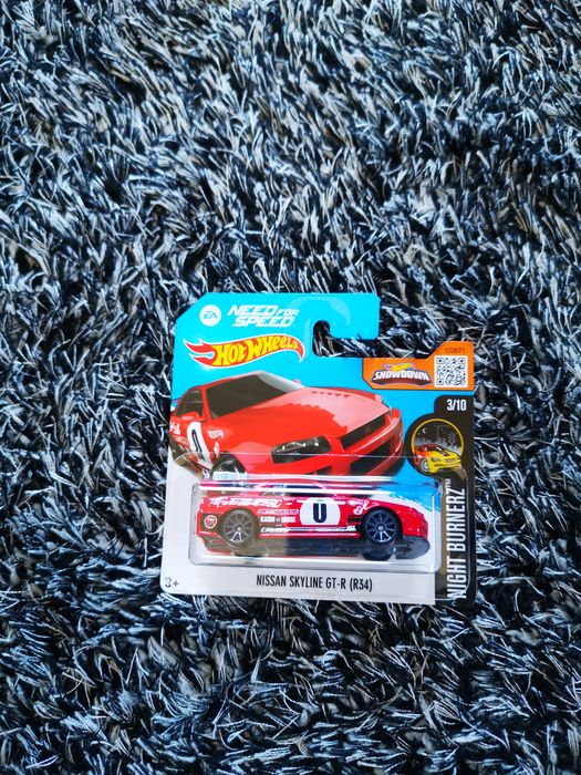 Nissan gtr hot wheels novo com portes incluídos