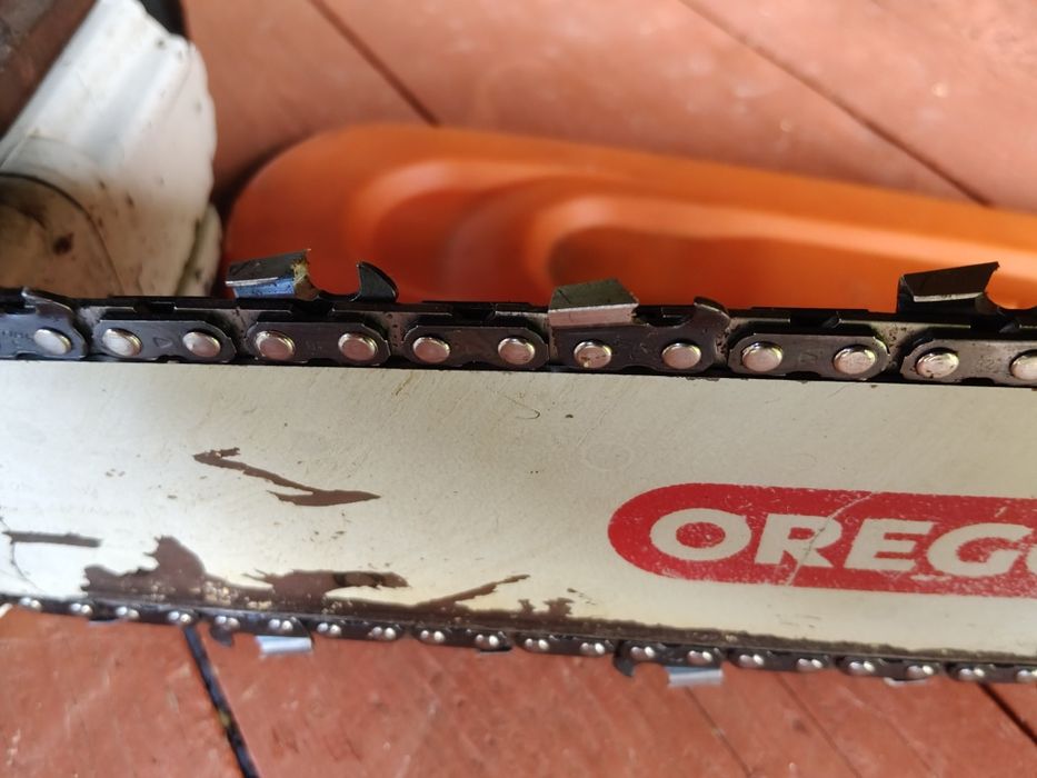 STIHL 362C z papierami