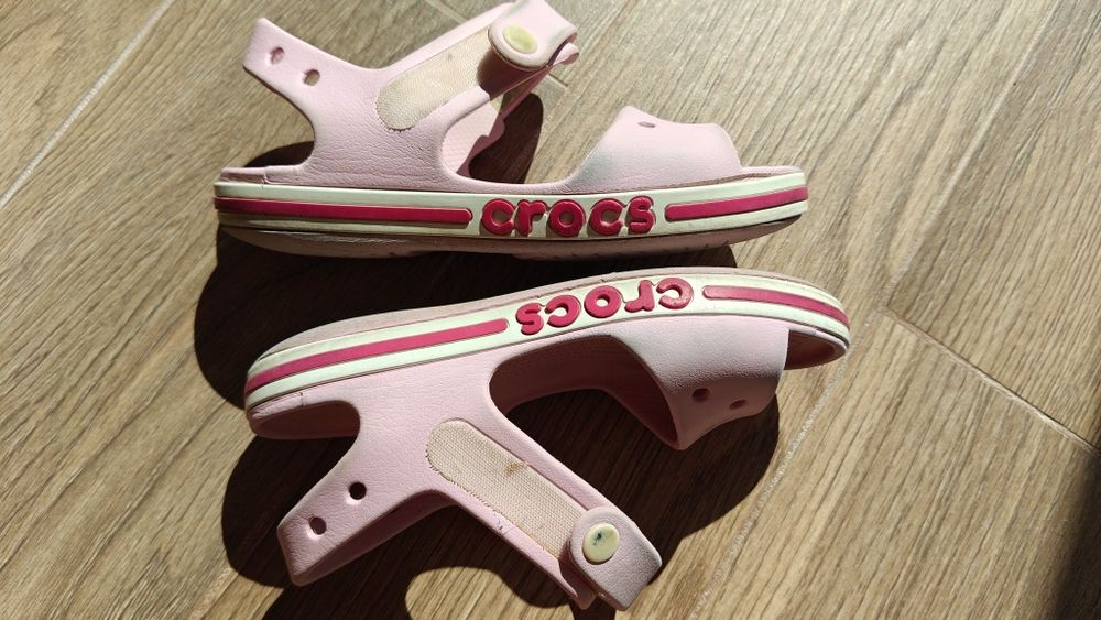 сандалі crocs рожеві