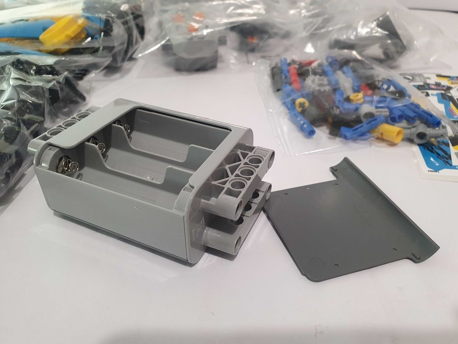 Zestaw klocki LEGO TECHNIC 42095 zdalnie sterowana RC wyścigówka kaskaderska Nowa ale bez pudelka