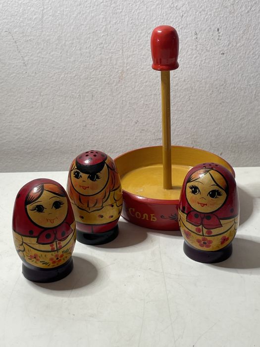 RARIDADE saleiro/pimenteiro forma de Matrioska