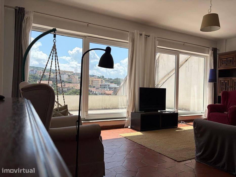 Excelente apartamento T3 duplex, renovado e completamente mobilado