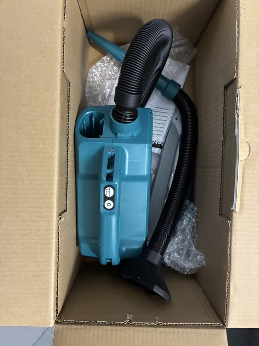 MAKITA Akumulatorowy odkurzacz samochodowy 10,8V 12V CXT CL121DZ