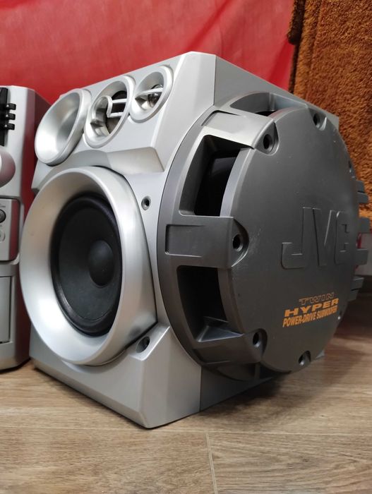 Дуже потужний муз центр JVC 700 Вт ( Блютуз - AUX ) Сбоку сабвуфери
