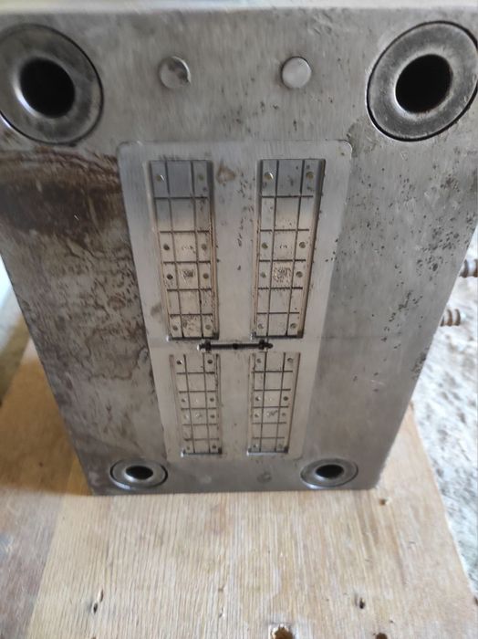 Прессформа для дистанционных подкладок