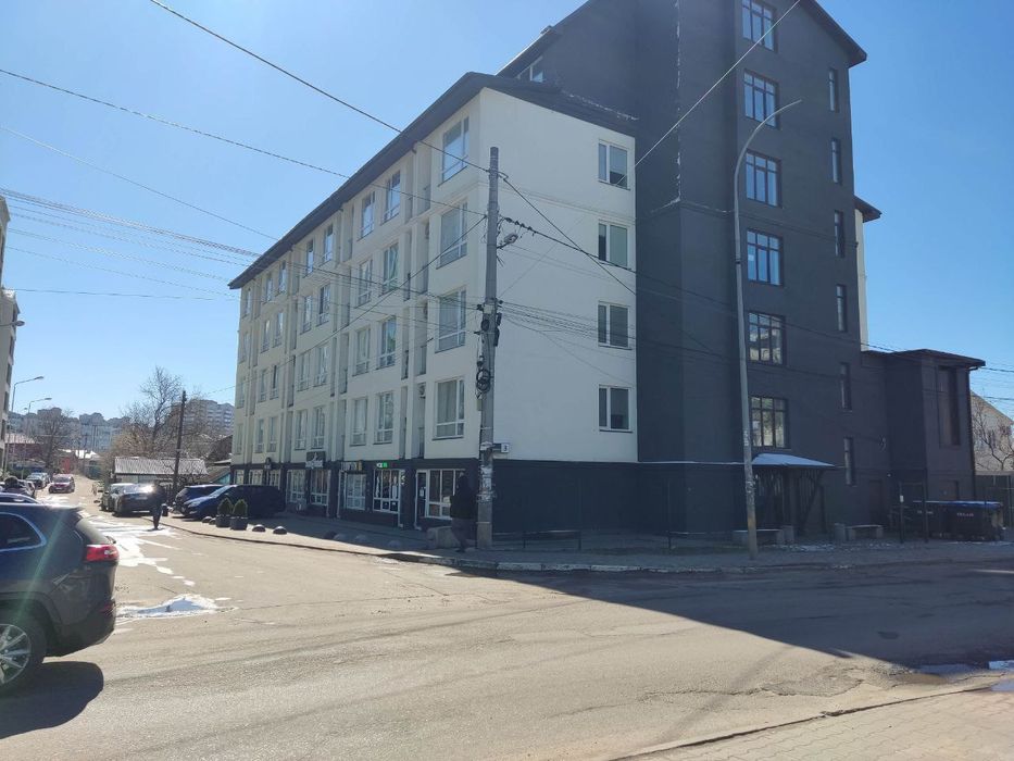 Пиво-Кофе-Цветы-Салон(40м.кв) Сергея Колоса,3