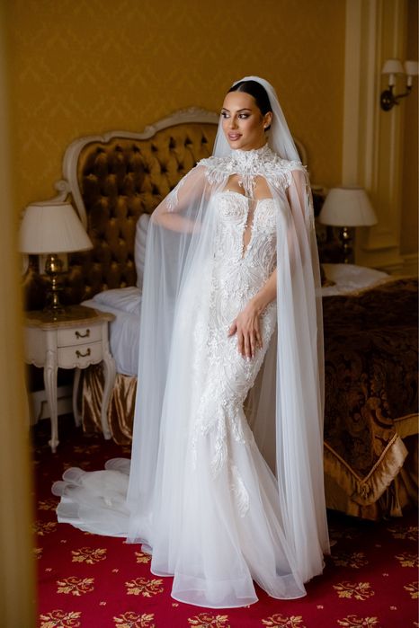 Розкішна весільна сукня