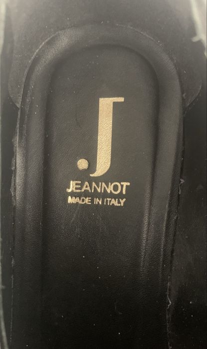 Лофери Jeannot Donna, Італія