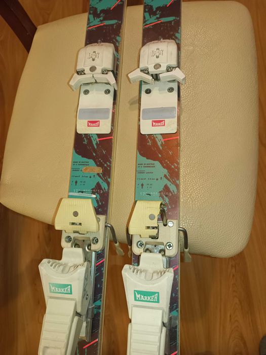 Narty zjazdow Atomic