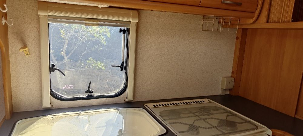 Caravana com 2 camas de casal Charisma Swift