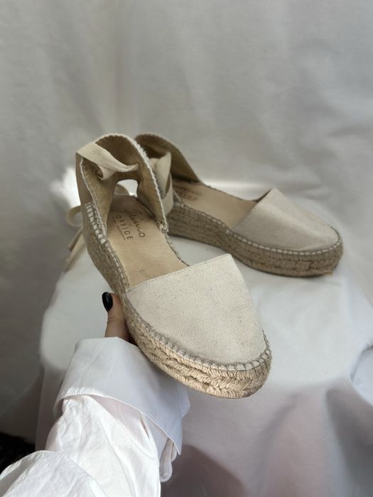 Skórzane espadryle na platformie czółenka wiązane sandałki