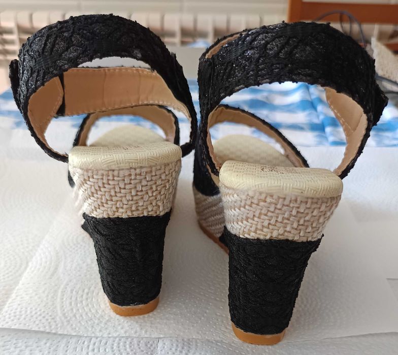 Vendo sandálias pretas