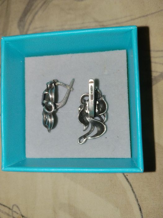 Продам серебряные серьги и кольцо 925 проба